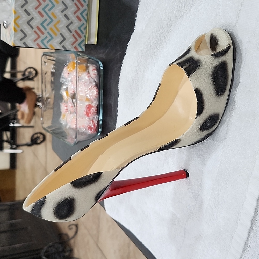 ANIMAL PRINT HIGH-HEEL WINE BOTTLE HOLDER